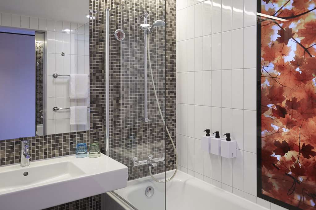 Scandic Berlin Potsdamer Platz room superior bathroom
