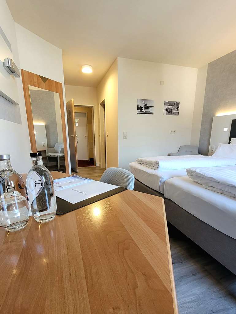 Tulip Inn Frankfurt Airport Room Interior