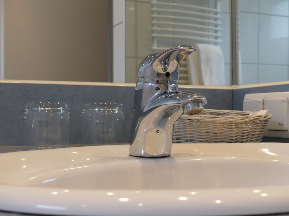 Bathroom sink