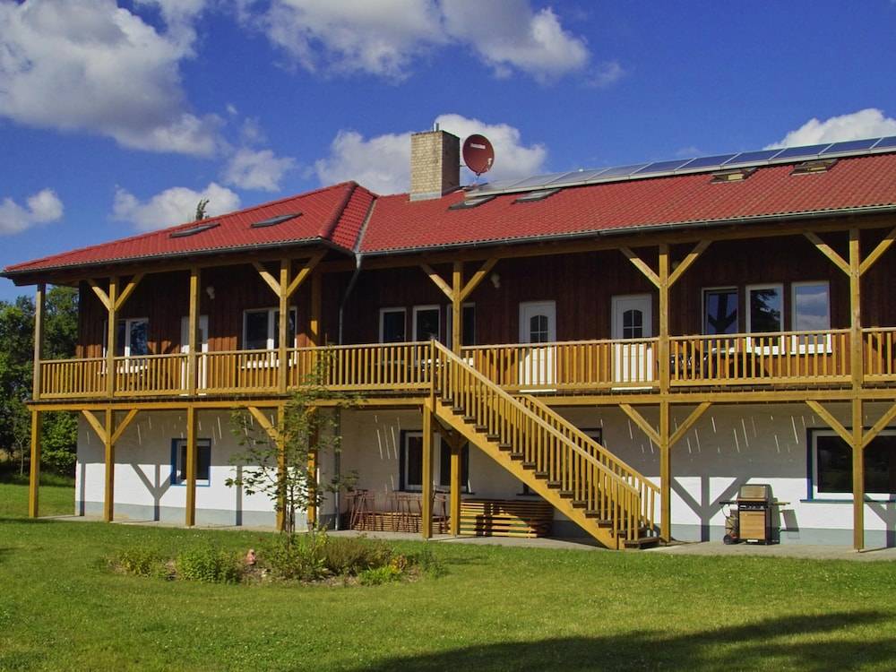 Schoene Ferienwohnung mit Terrasse in Boddin