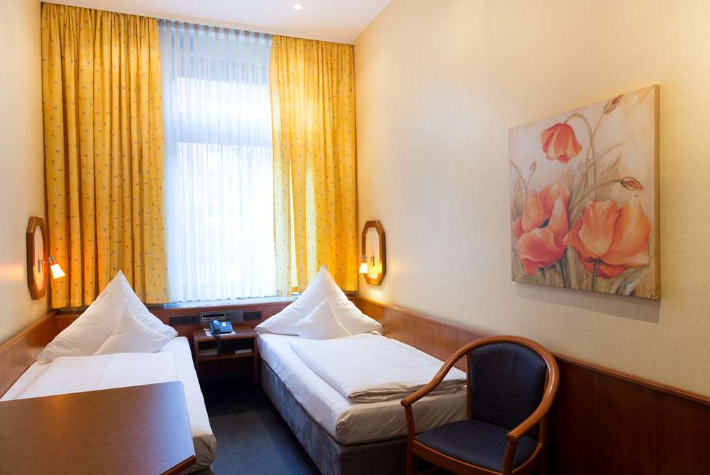 Twin bed room TOP Hotel Amberger Wuerzburg