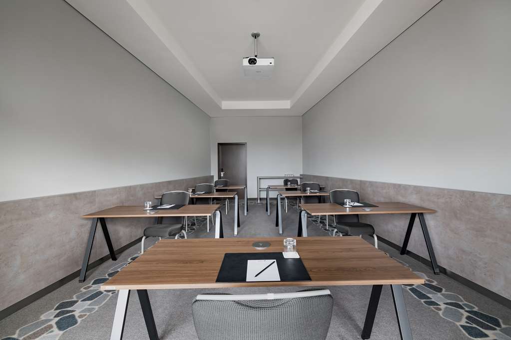 Airport 5 - classroom seating