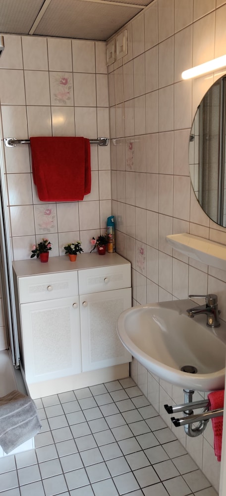 Bathroom sink