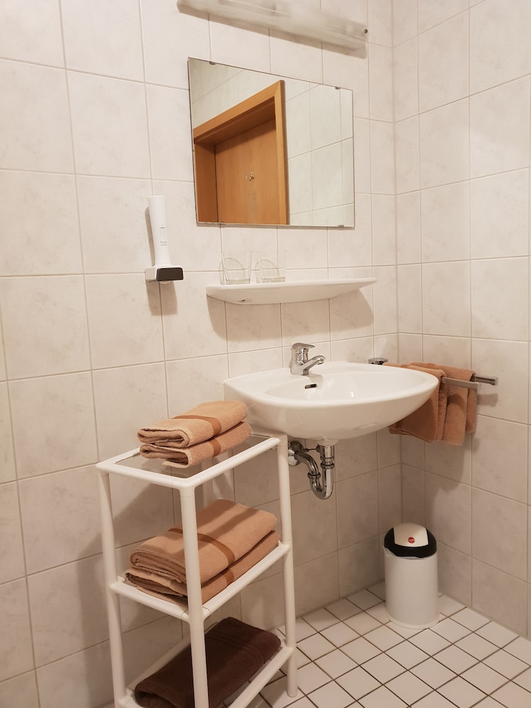 Bathroom sink