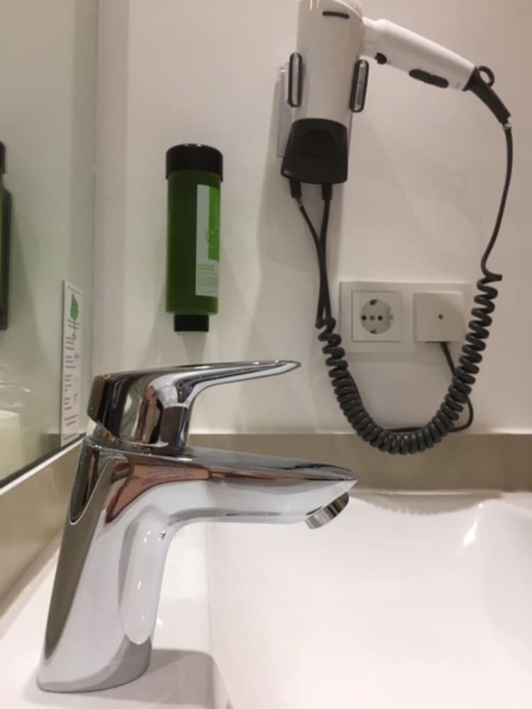 Bathroom amenities