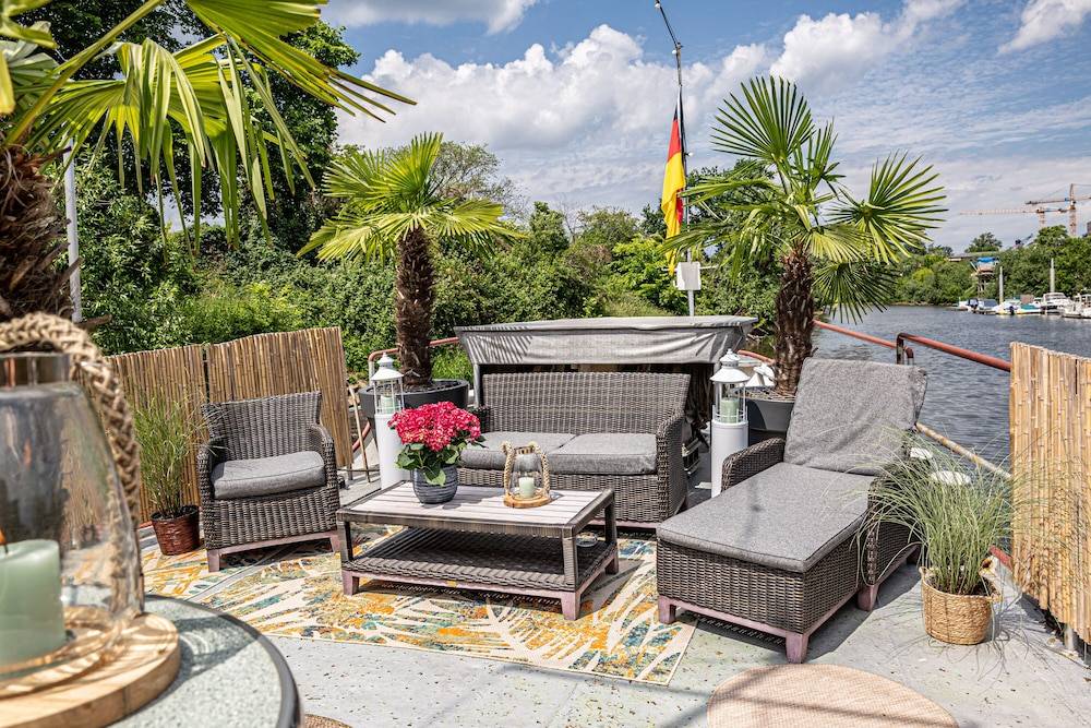 Sundeck