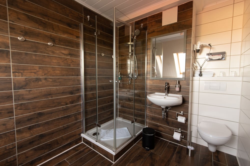 Bathroom shower