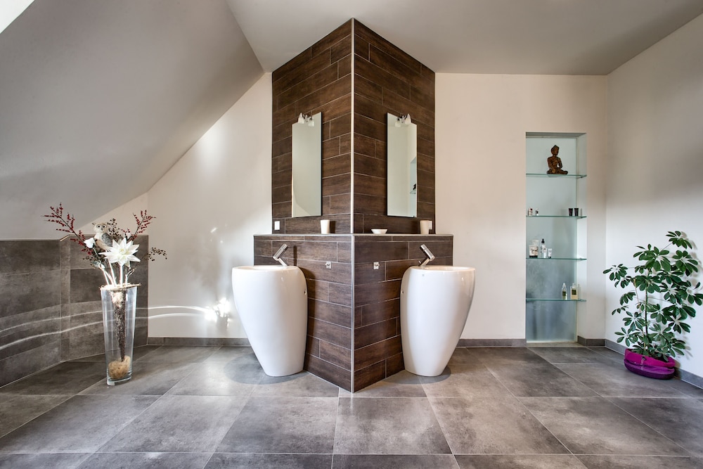 Bathroom sink