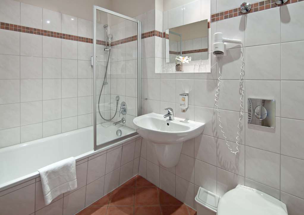 Bath standard plus room Novum Hotel Eleazar Hamburg