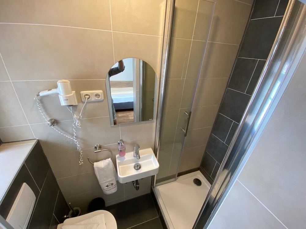 Bathroom shower