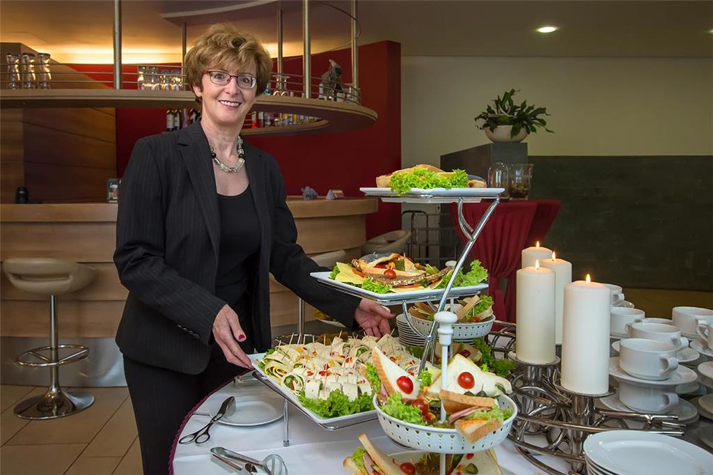 Esplanade Service am Buffet