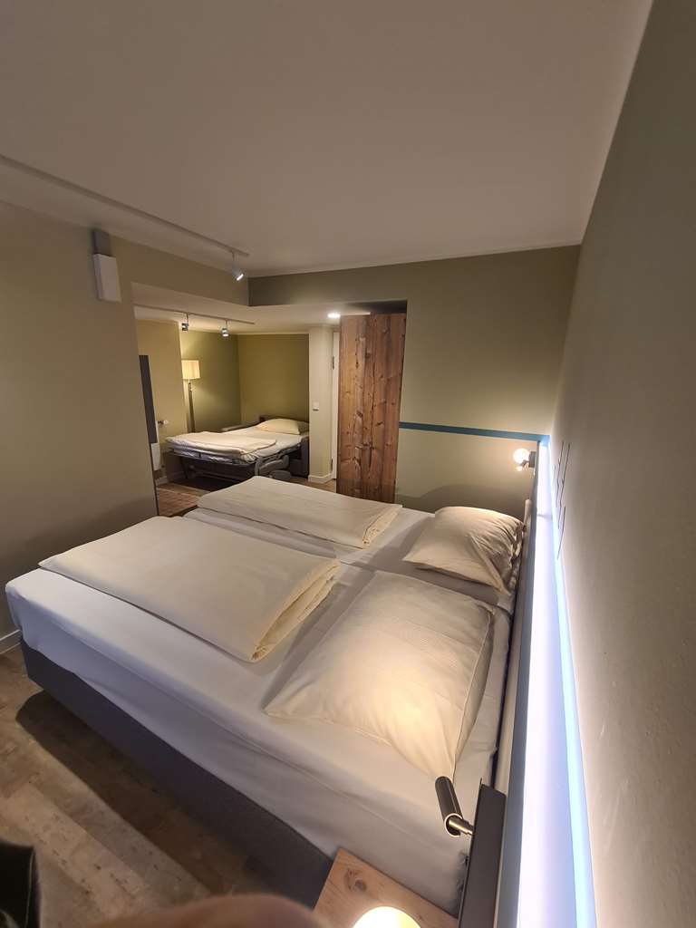 Triple room side house