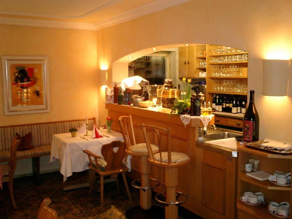 Hotel Bar