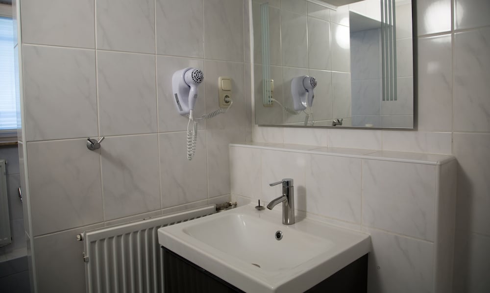 Bathroom sink