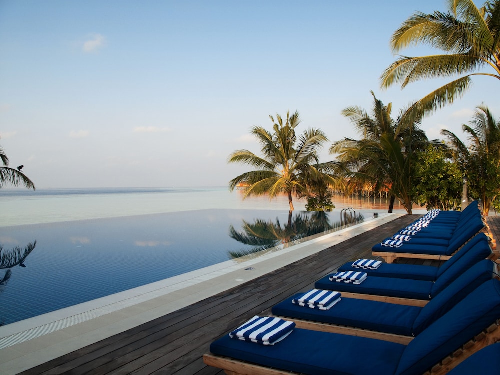 Infinity pool
