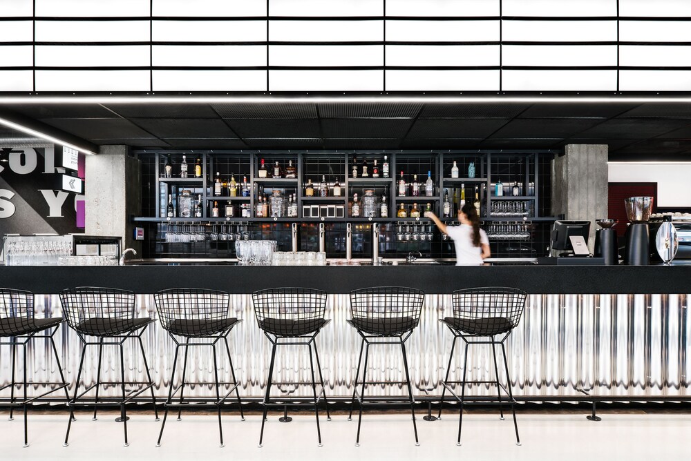 Hotel Bar