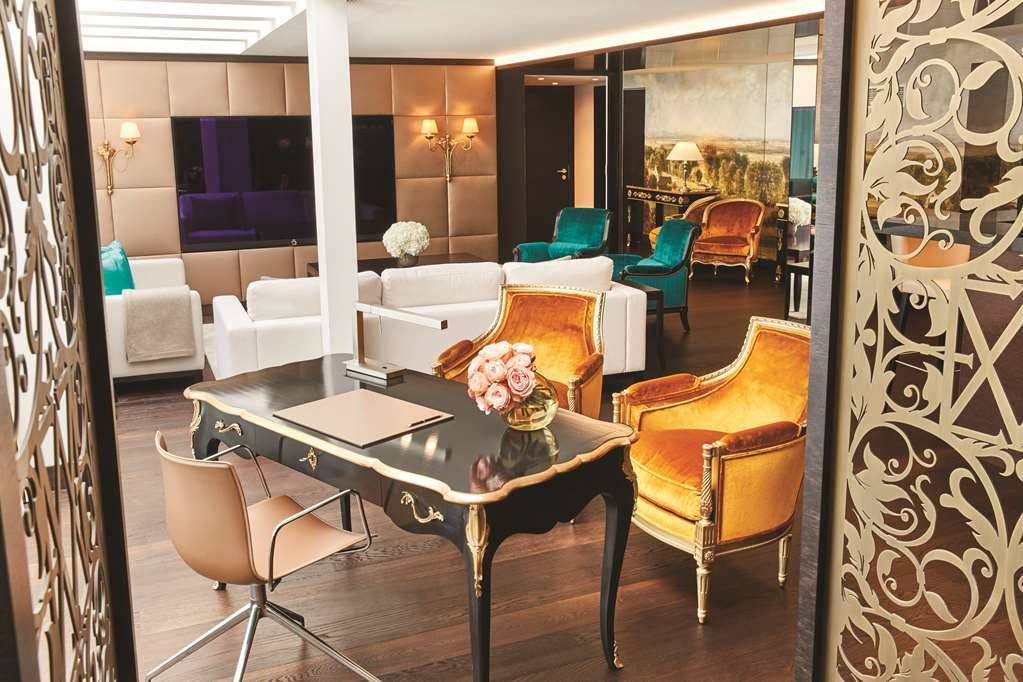 MUC1_Theresien Suite livingroom 4.jpg
