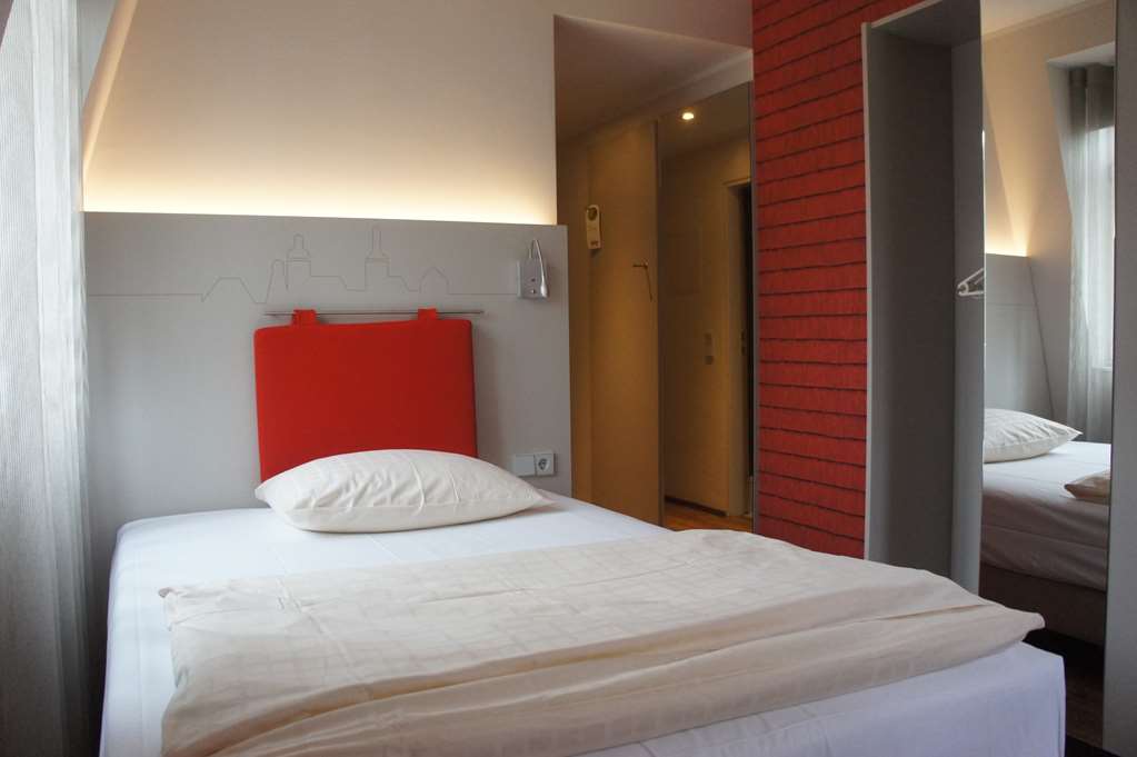 Single room main house