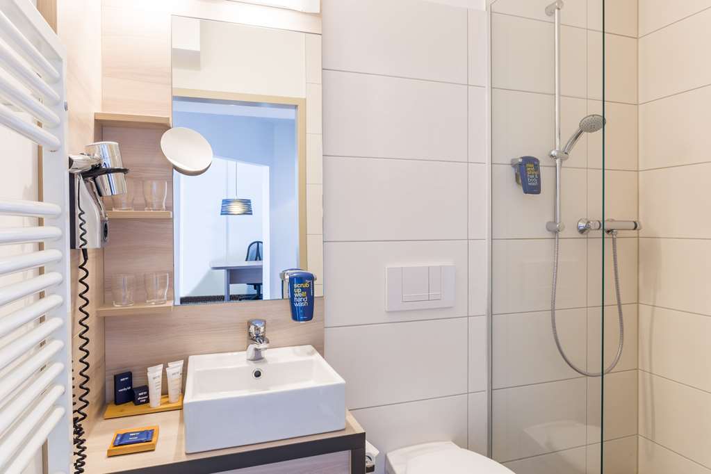 Guest room bathroom