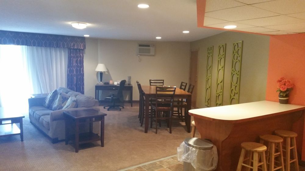 Grand Forks Inn & Suites - photo 3