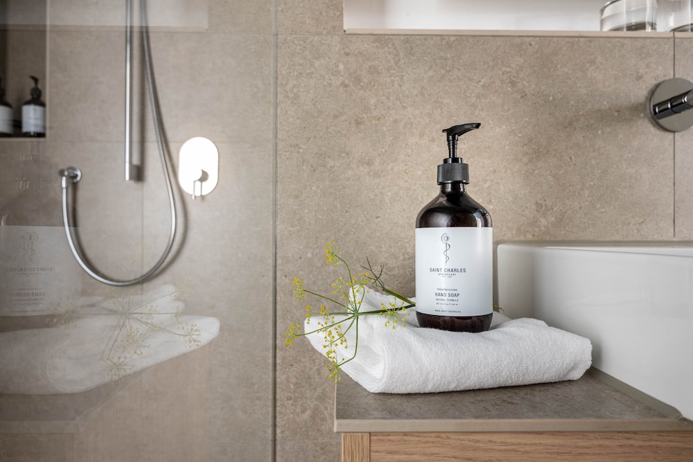 Bathroom amenities