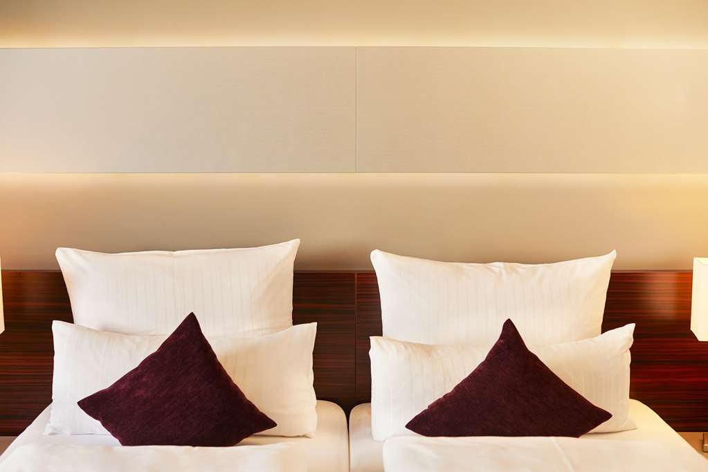 Guestroom Business Room