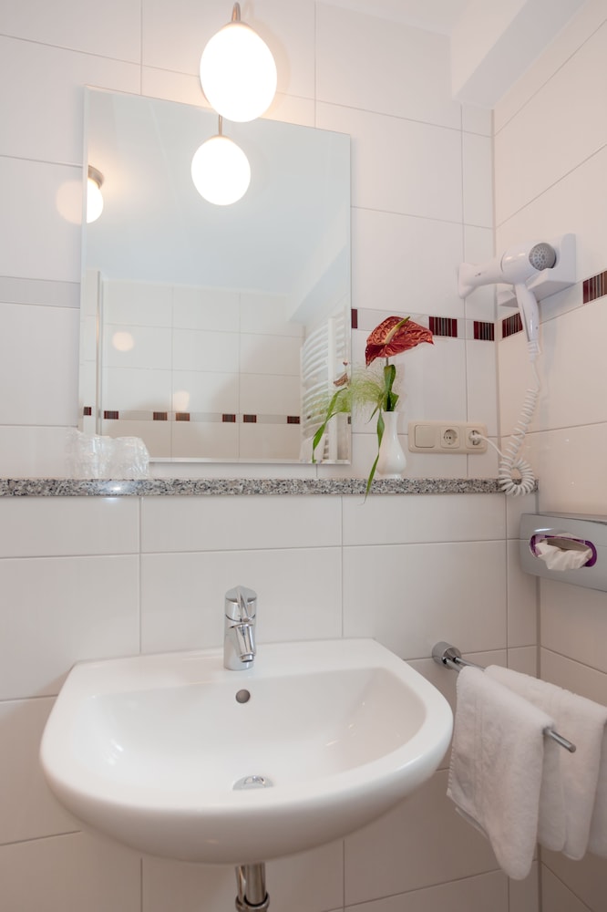 Bathroom sink