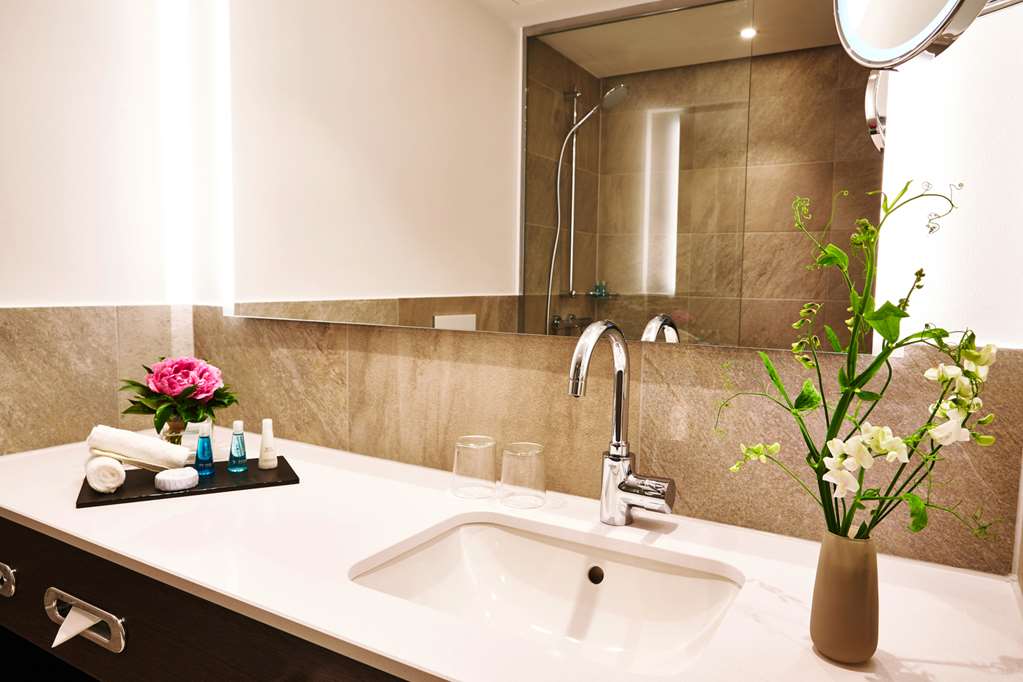 Steigenberger Hotel Koeln, Cologne, Germany - bathroom