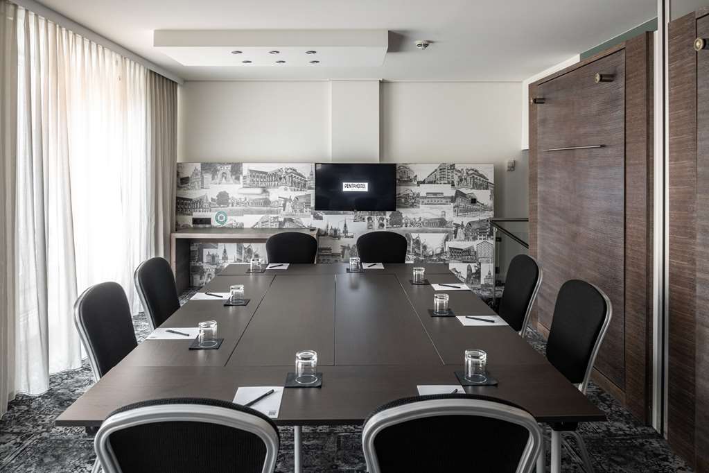 BWE Hybrid Meeting room dpi