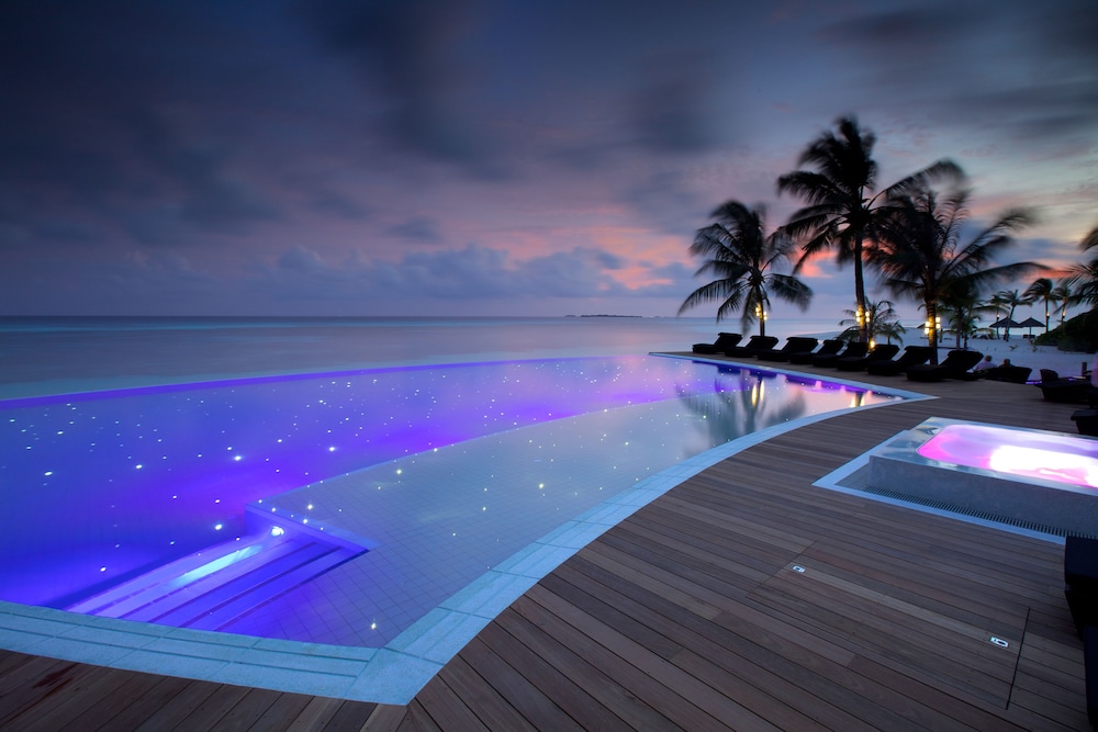 Infinity pool