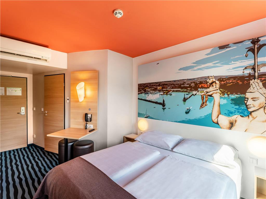 Guest room