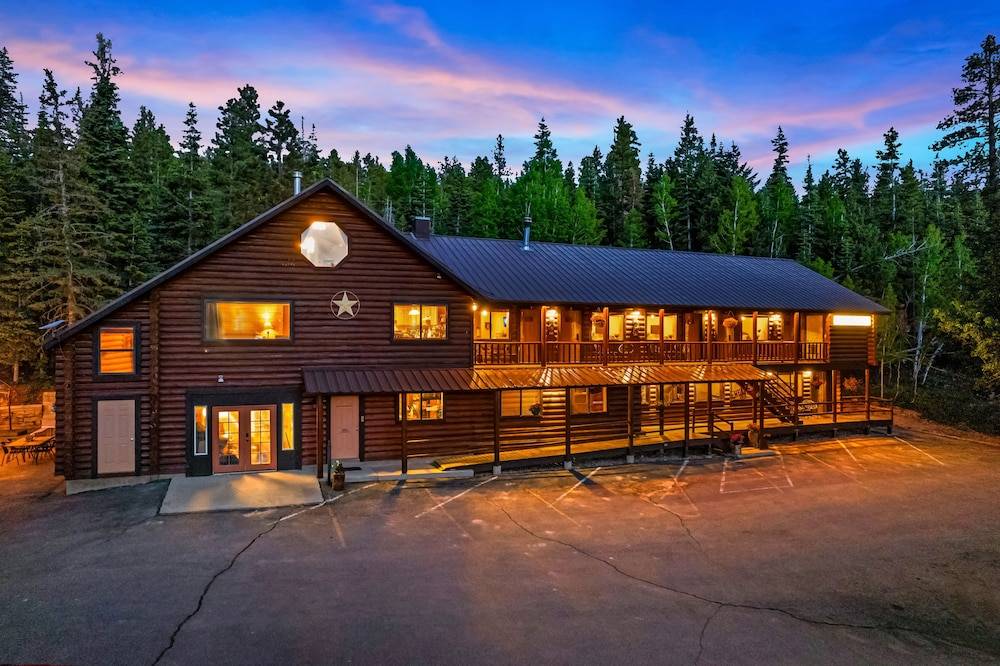 Duck Creek Village Inn - featured photo