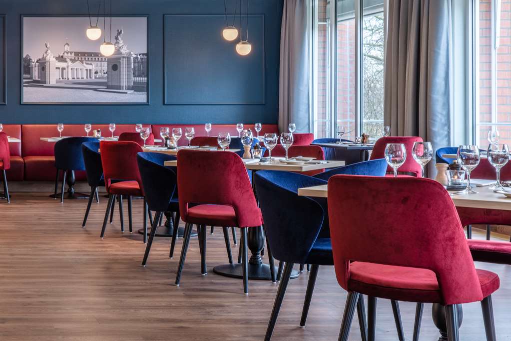 Bistro for lunch and dinner