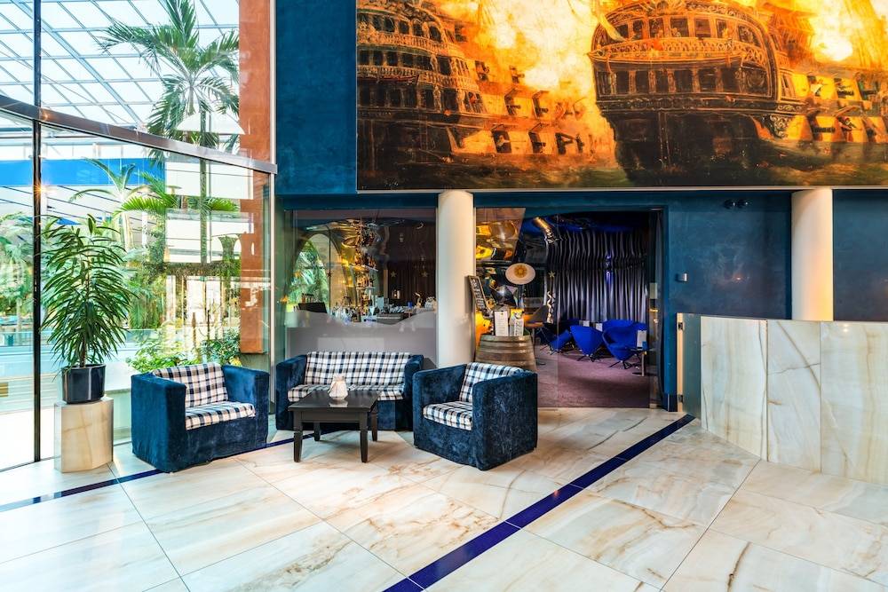 Lobby lounge