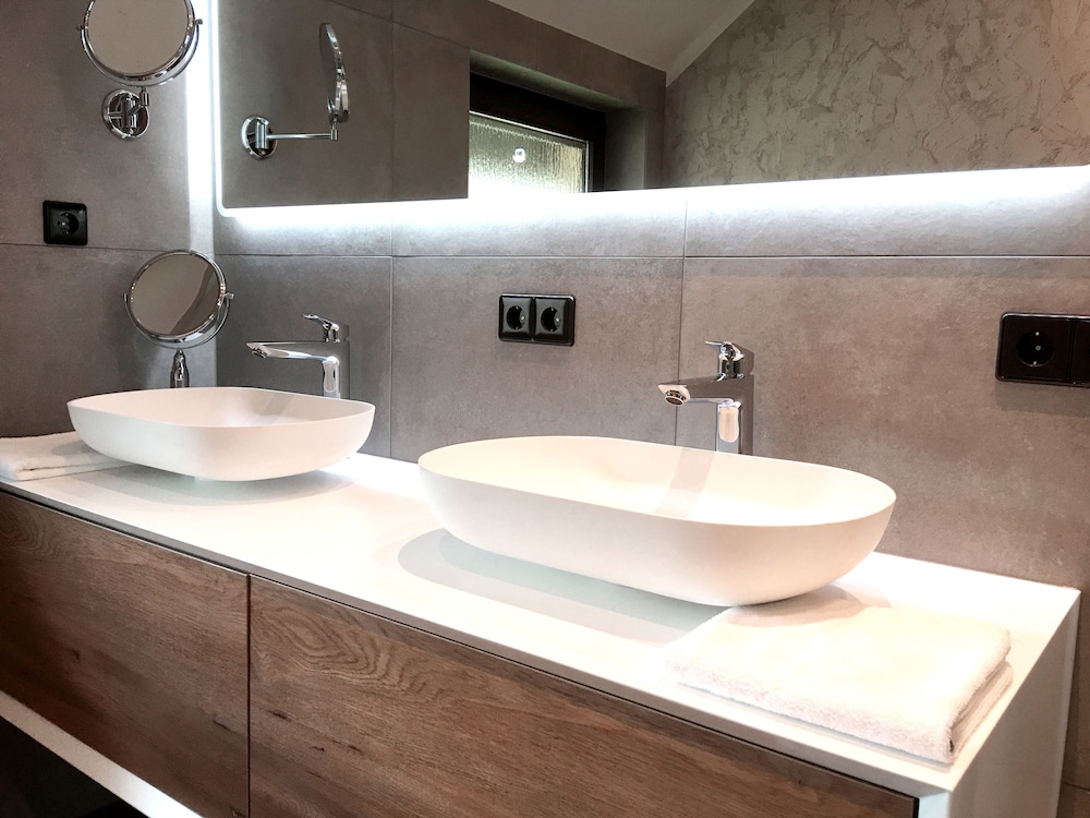 Bathroom sink