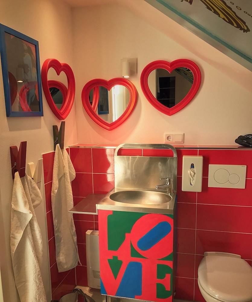 Bathroom sink