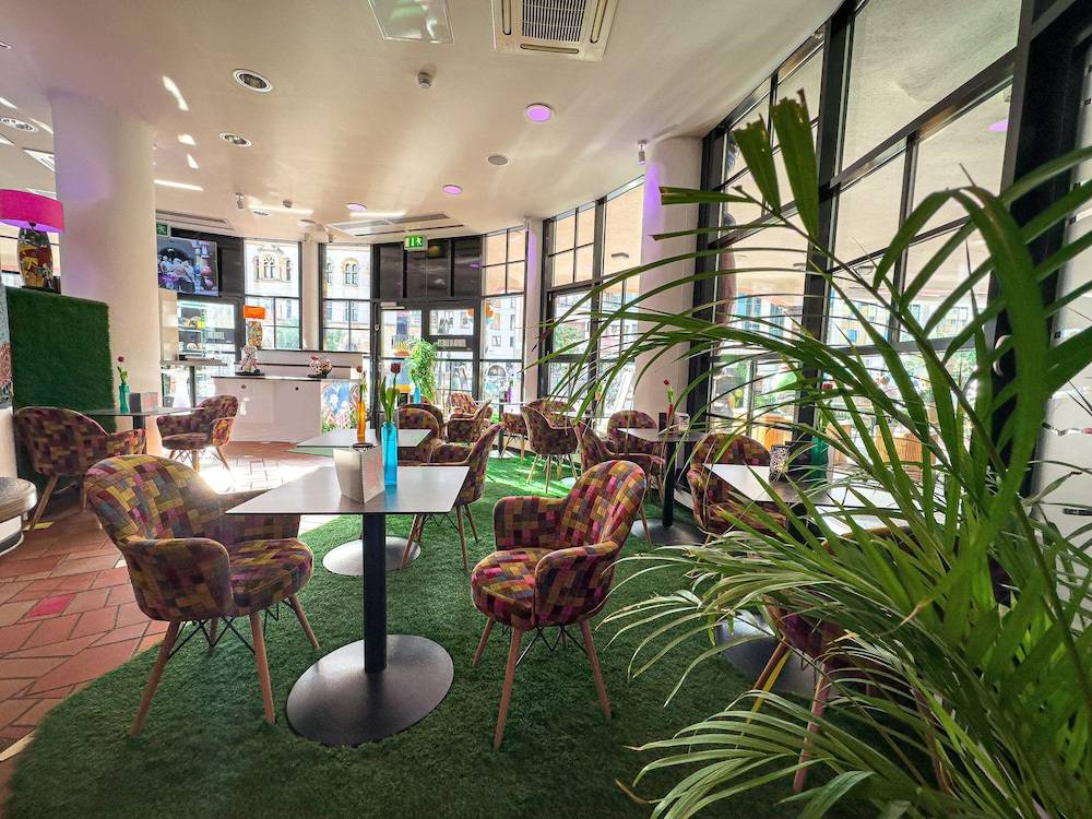 Lobby lounge