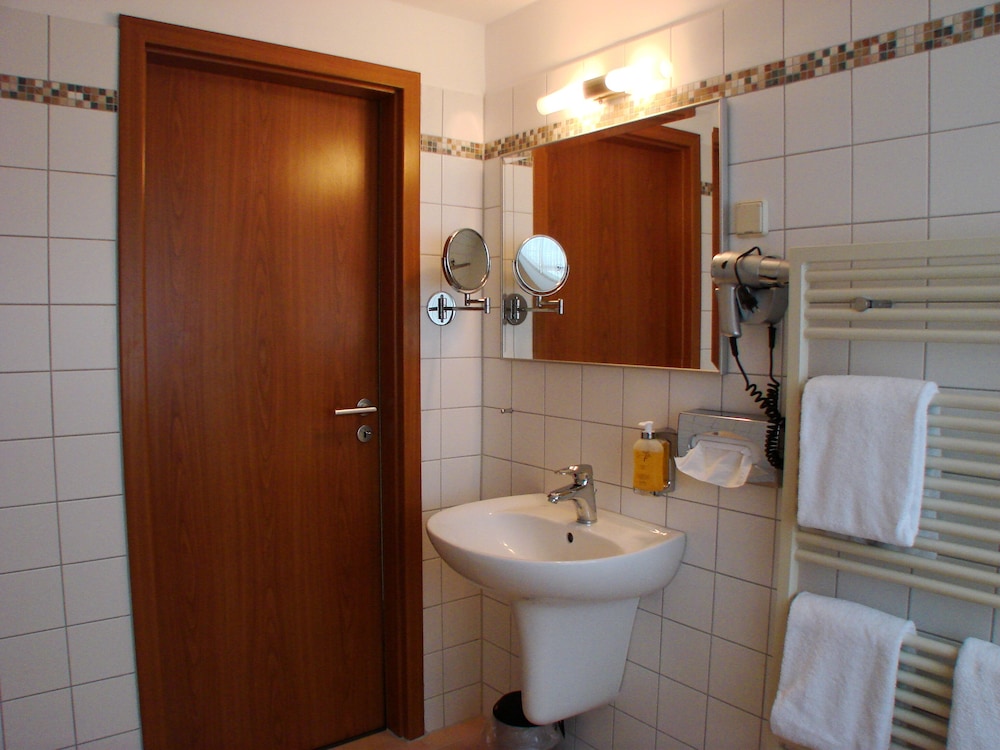 Bathroom sink