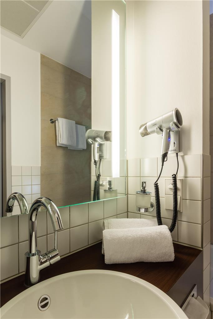 Esplanade Zimmer Retusche