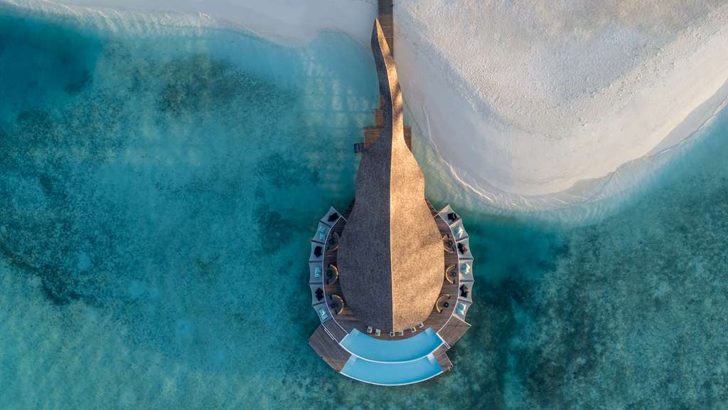 MAdi Hiyaa Restaurant Exterior