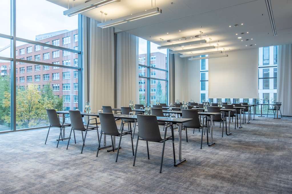Nikkei Dax classroom seating