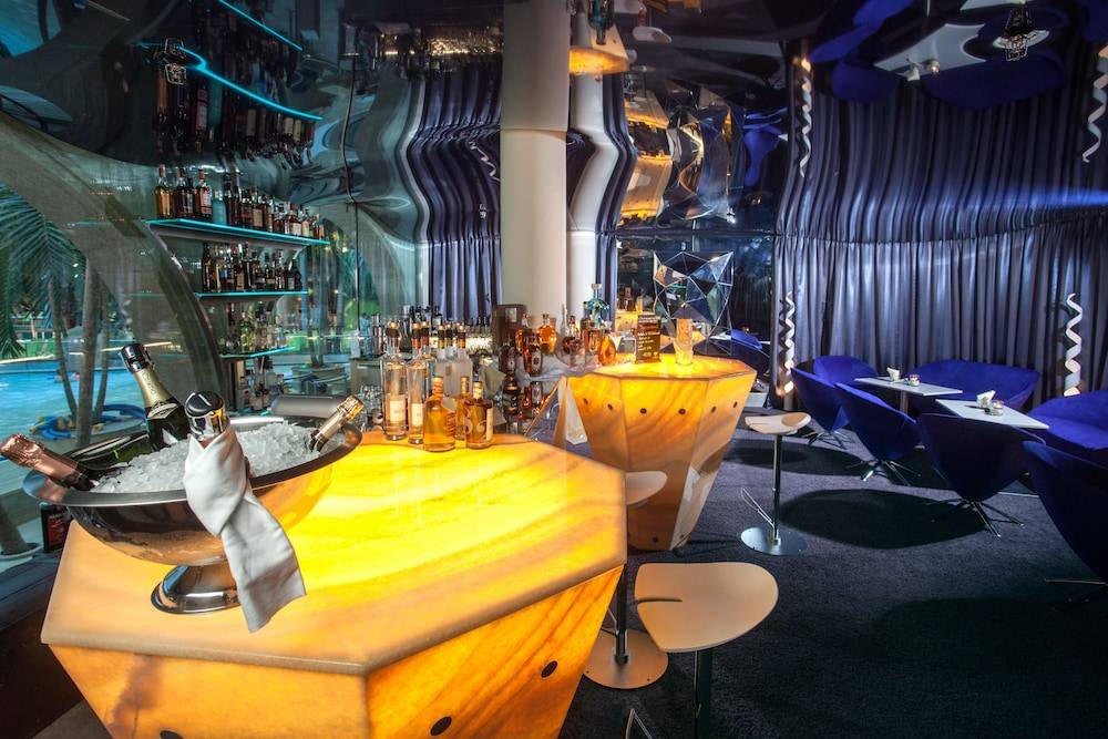 Hotel Bar