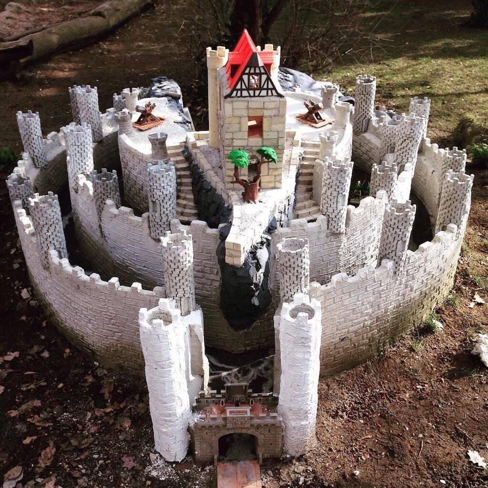 Children's play area - outdoor