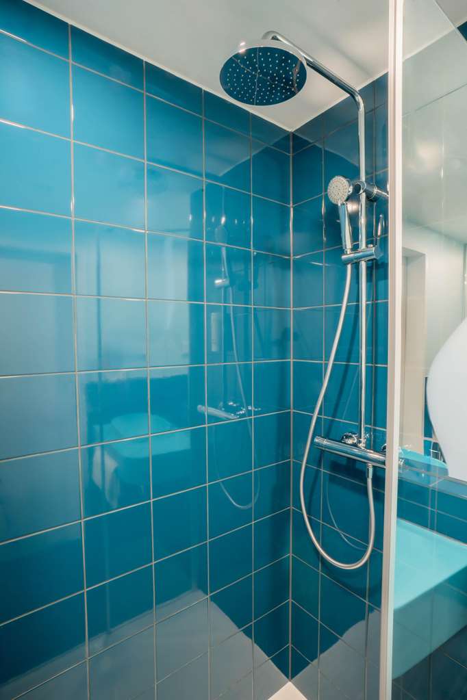 Guest Room - Bathroom