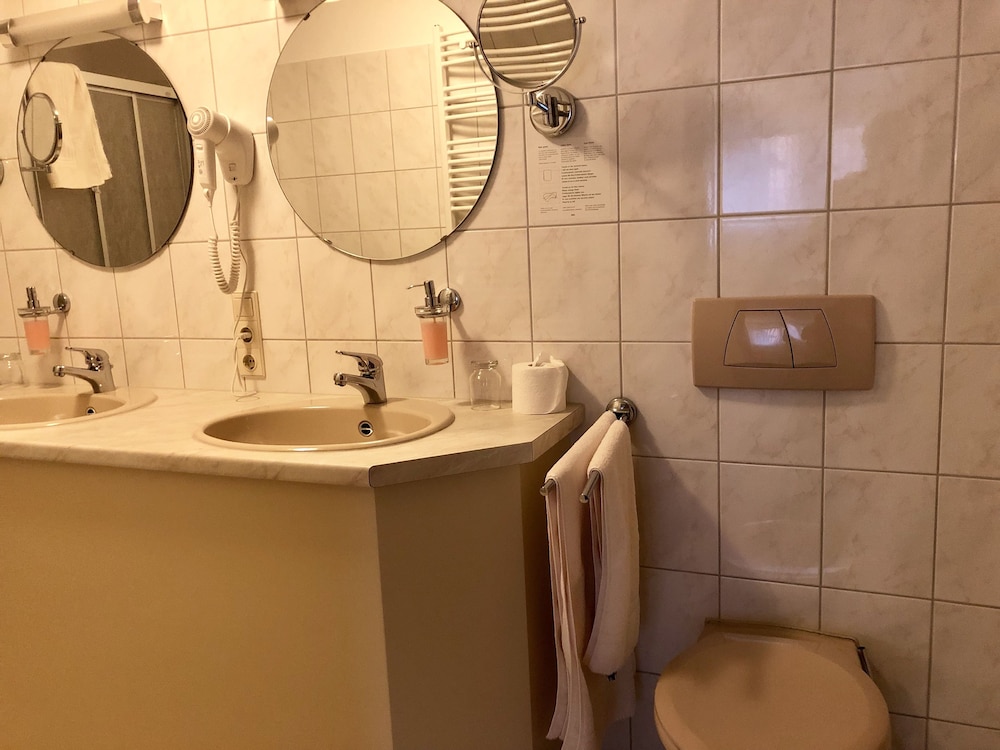 Bathroom amenities