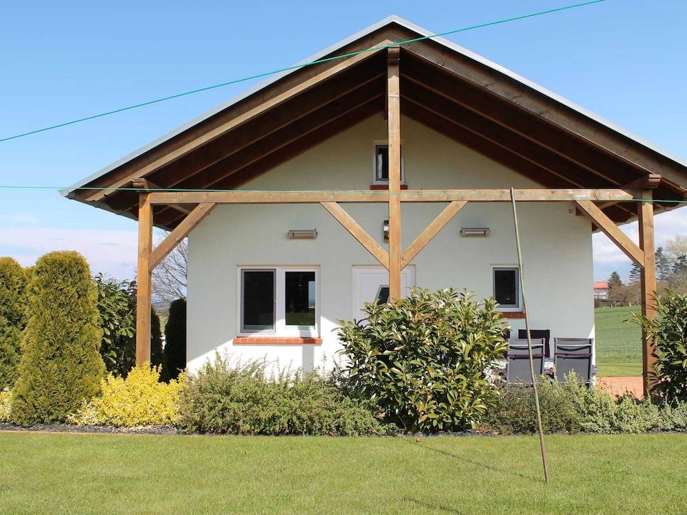 Sunny Holiday Home With Fenced Garden
