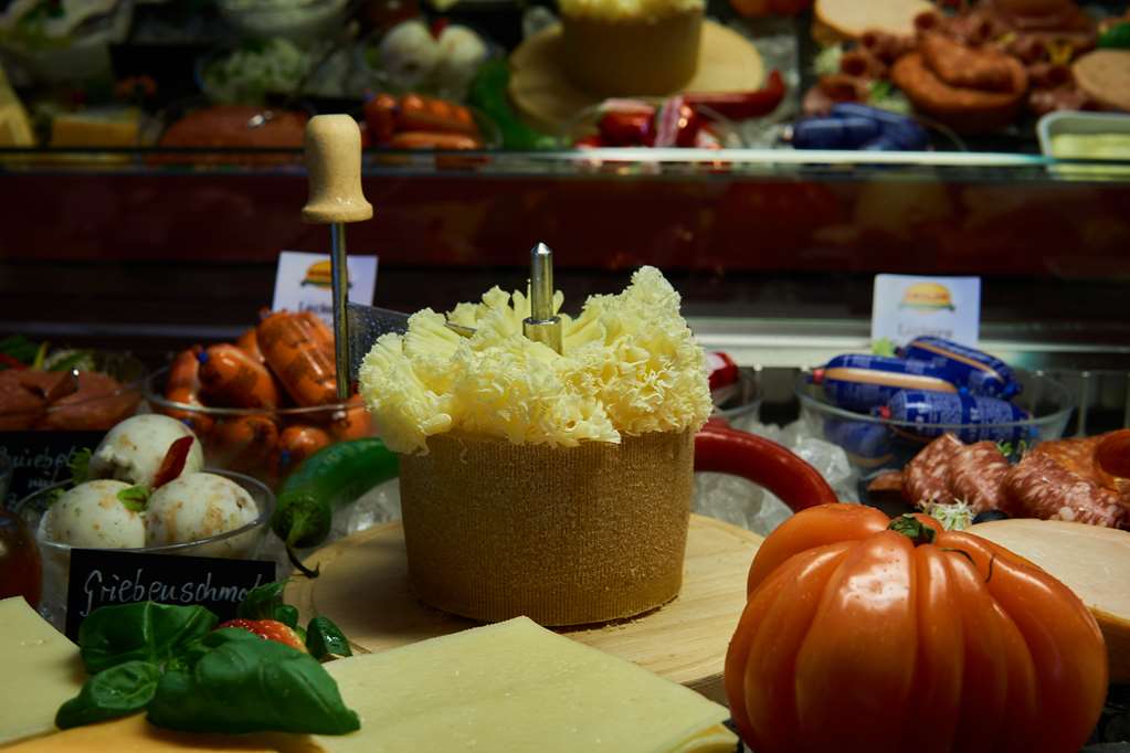 Wurst und Kaeseplatte