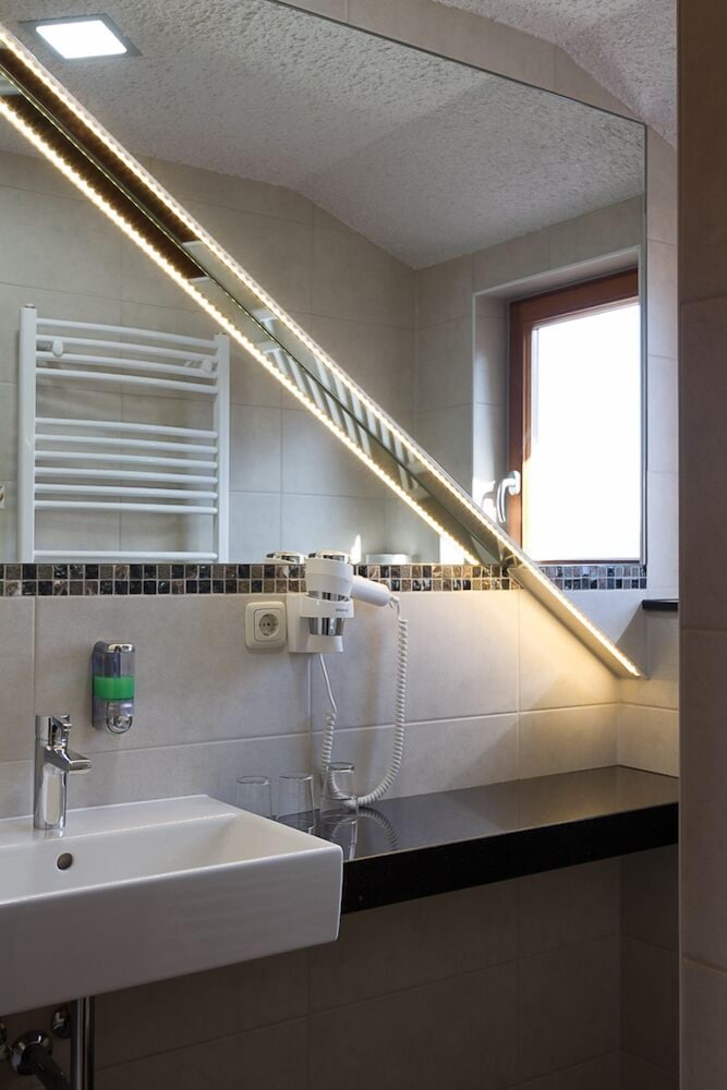 Bathroom sink