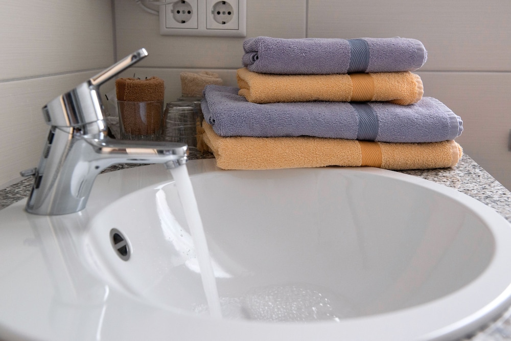 Bathroom sink