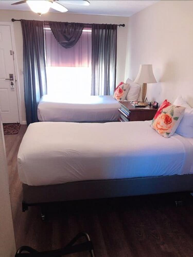 The Waldport Inn - photo 3
